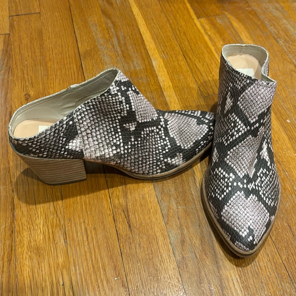 Snake skin mules size 6 barely worn!